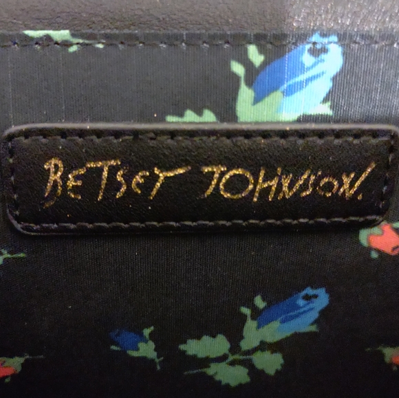 NWT🩷🖤🎉Betsey Johnson clutch/crossbody bag🩷🖤🎉 - Picture 9 of 16